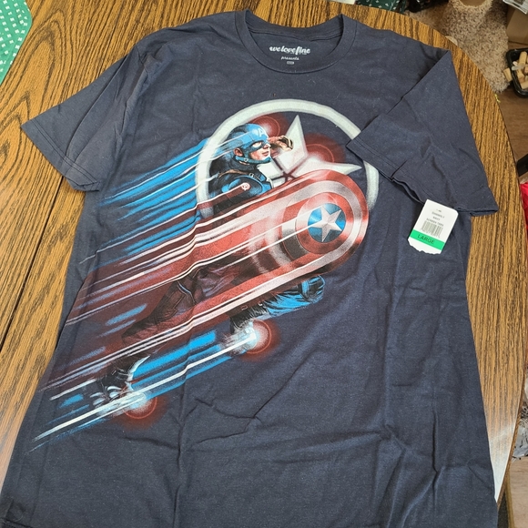 Men's L NWT Marvel Captain America Civil War Short Sleeved T-Shirt - Picture 8 of 12